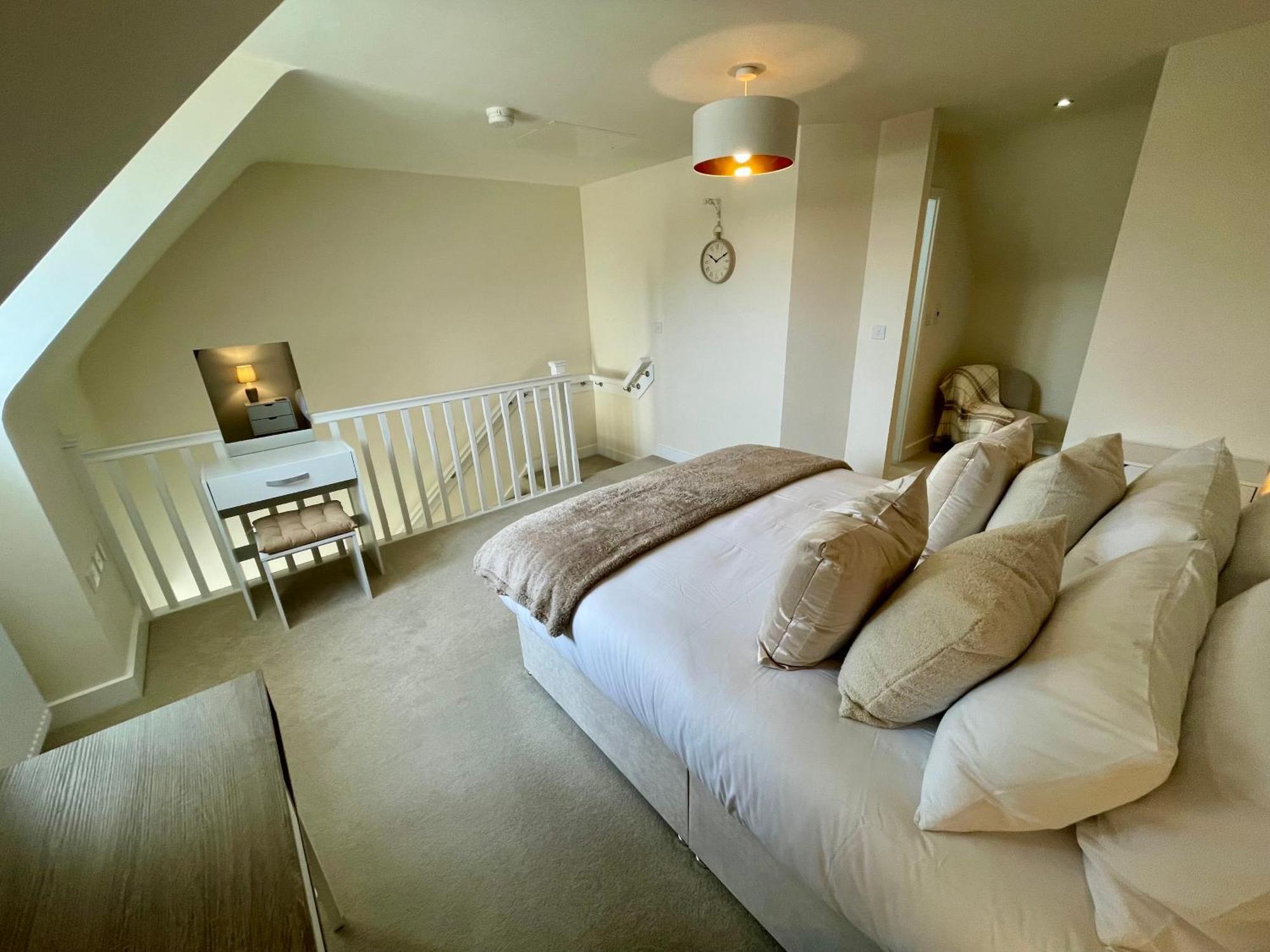 3-Bedroom Luxury Stay With Free Parking Market Harborough Exterior photo