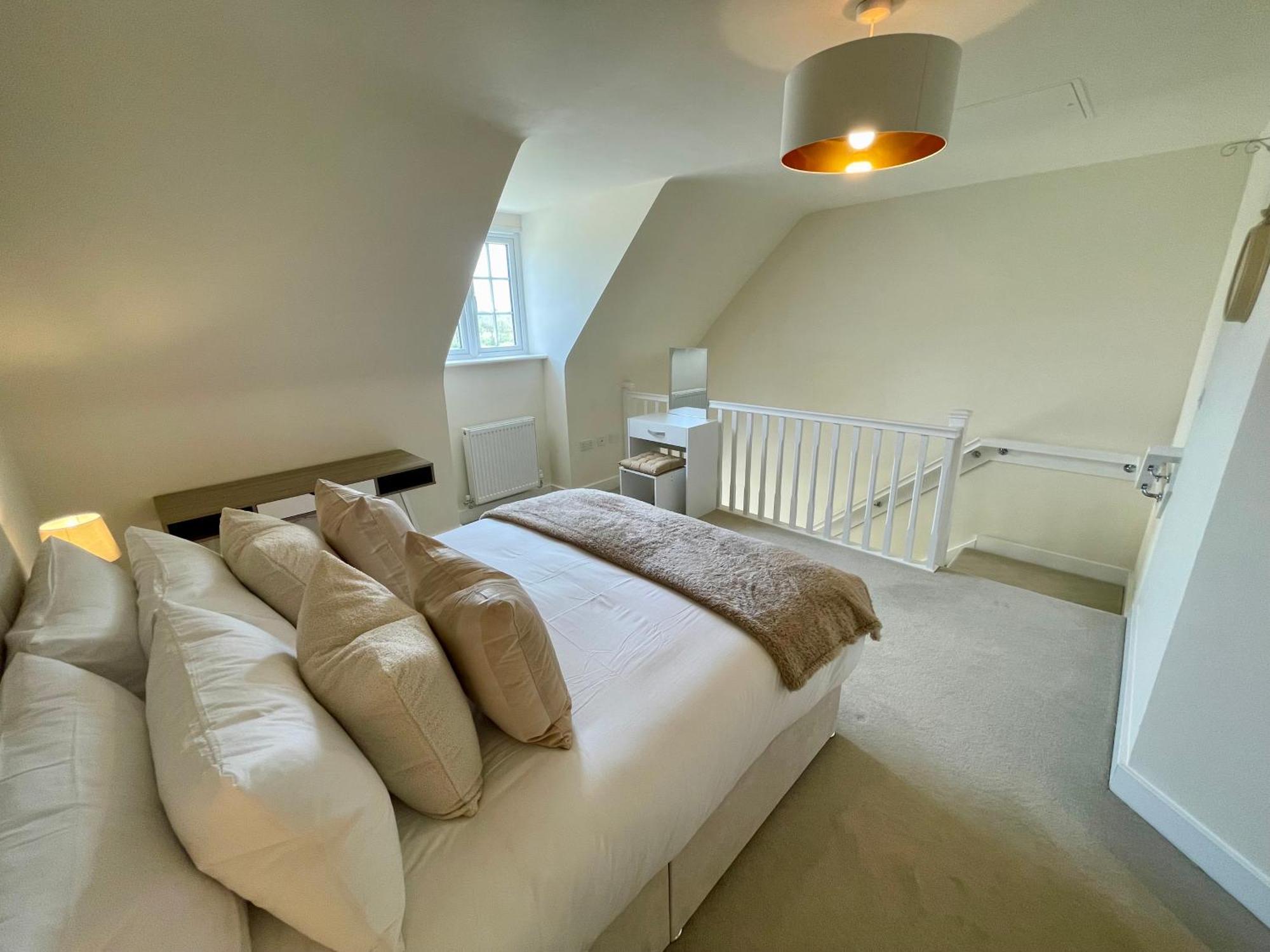 3-Bedroom Luxury Stay With Free Parking Market Harborough Exterior photo